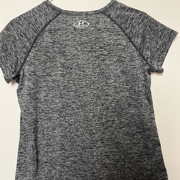 UNDER ARMOUR GREY/BLACK SHORT SLEEVE SIZE YOUTH LARGE SHIRT - Picture 2 of 5